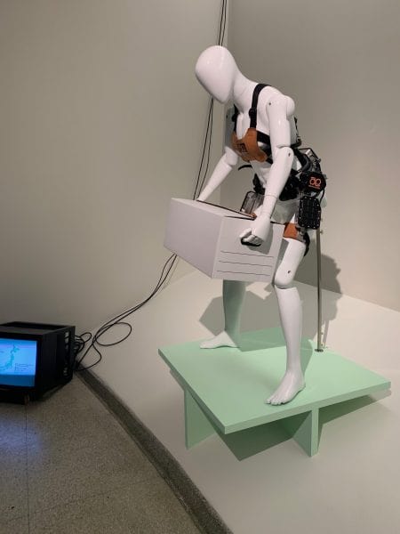 ニューヨークのグッゲンハイム美術館の日本ブースに、2020年2月から1年間、コミュニケーションロボットや災害対策ロボットと共に、弊社のパワーアシストスーツが展示されました。新型コロナウィルス感染症が一刻も早く収束することを願っております。